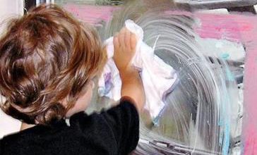 مونته سوری (تقویت مهارتهای زندگی) - کمک کردن در نظافت منزل